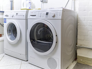 zwei Waschmaschinen